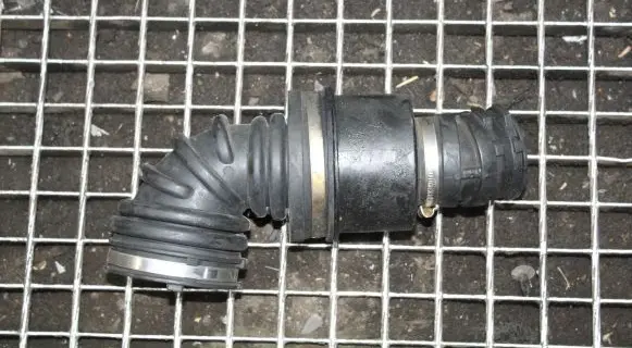Opel Insignia A Air intake hose/pipe 0115380A