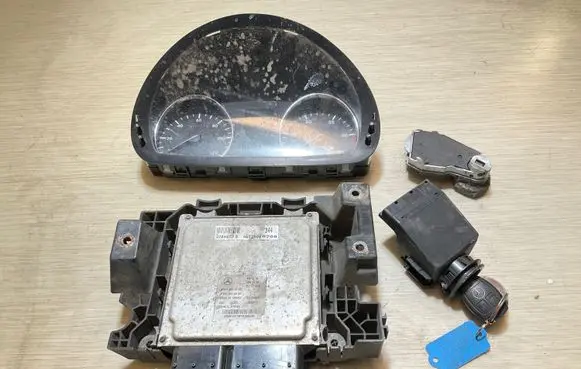 Engine ECU kit and lock set
