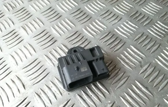 Glow plug pre-heat relay
