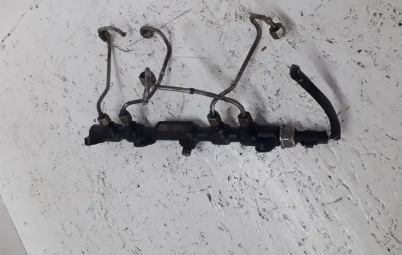 Ford Mondeo Mk III Fuel distributor 