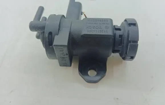 Peugeot 406 Valve vacuum 9635704380 7170078Z60