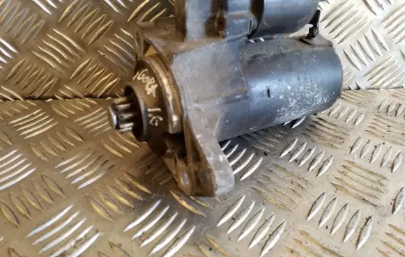Volkswagen Golf IV Starter motor 0001121006 020911023F
