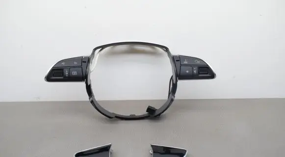 Steering wheel buttons/switches