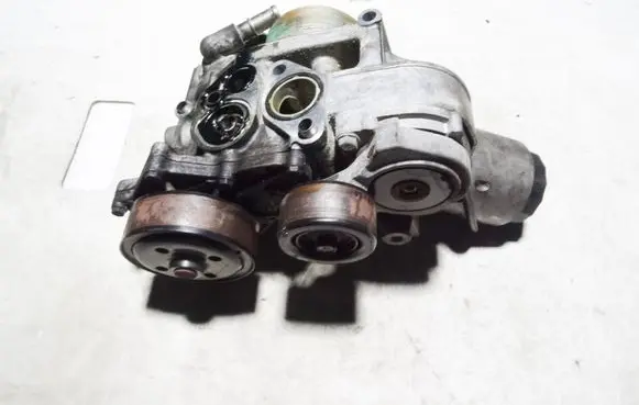 Honda Civic Oil filter mounting bracket