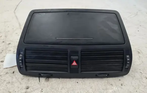 Skoda Octavia Mk2 (1Z) Dash center air vent grill 1Z0820951