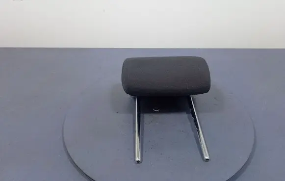 Volkswagen Jetta VI Front seat headrest 
