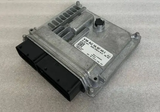 Volkswagen Golf VII Engine control unit/module 04L907445C