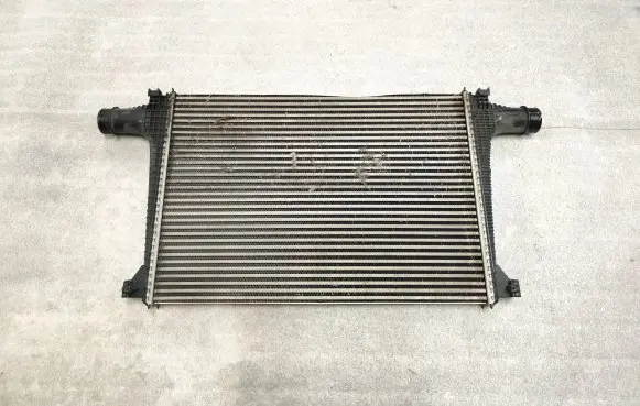 Audi Q7 4M Intercooler radiator 4m0145805c