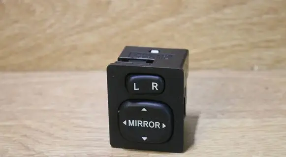Toyota Auris 150 Wing mirror switch 183574