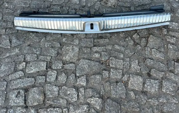Trunk/boot sill cover protection