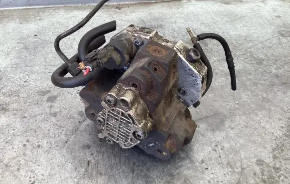 Volvo XC90 Fuel injection high pressure pump 8642778 0445010045
