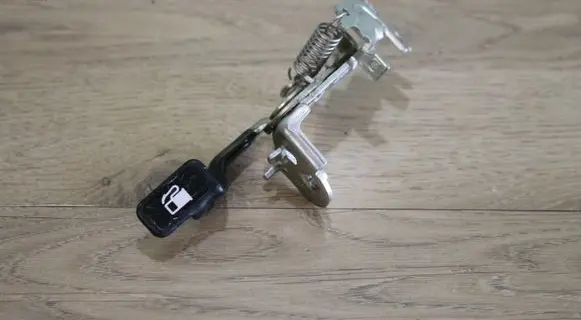 Toyota Corolla Verso AR10 Fuel cap release pull handle 