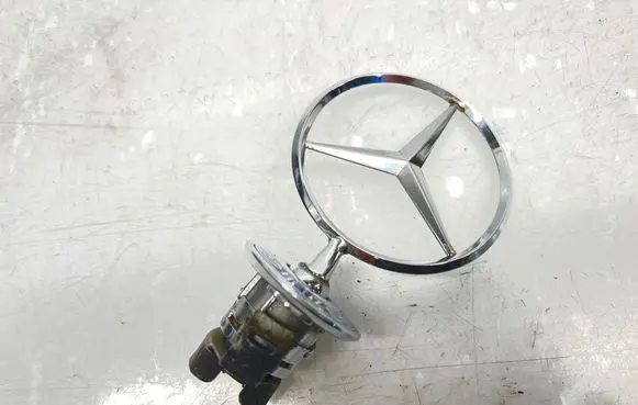 Mercedes-Benz E W211 Manufacturer badge logo/emblem 