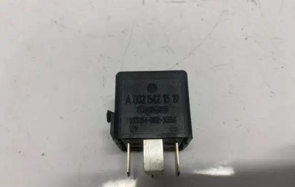 Mercedes-Benz A W169 Other relay 0025421319 v23134-b52-x336