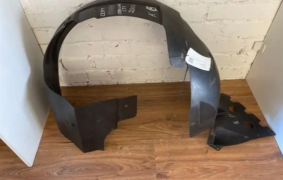 Cadillac CTS Front wheel arch liner splash guards 25940079