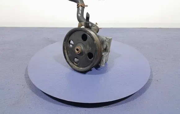 Ford Focus C-MAX Power steering pump 4M513A696AE