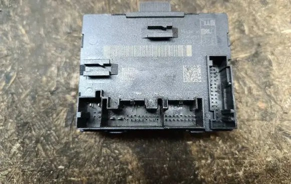 Volkswagen PASSAT B8 Door control unit/module 5Q0959592E 5Q0959592B