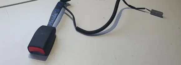 Mazda 3 II Front seatbelt buckle