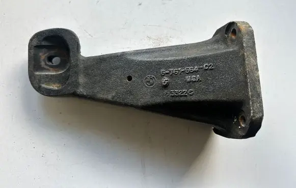 BMW X5 E53 Engine mounting bracket 6761564