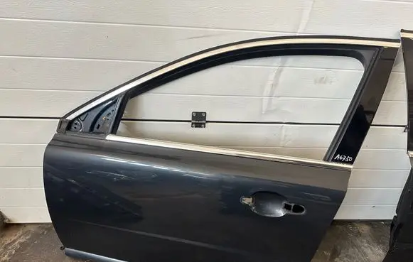 Volvo V70 Front door 