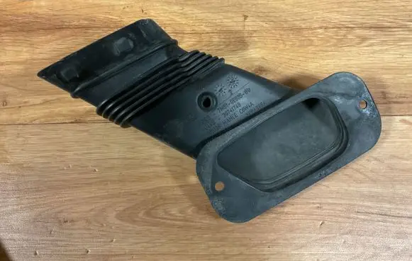 Volvo V50 Air intake duct part 30741749 72101038 7M519E635GD