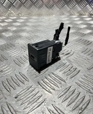 Ford Focus USB socket connector HS7T-14F014-AD