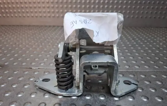Chrysler Sebring (JS) Front door lower hinge 5155095AE