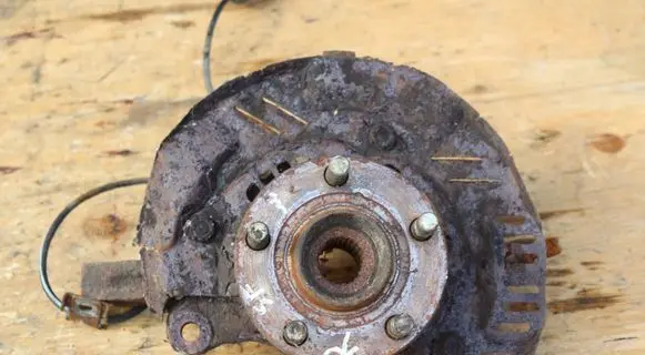 Subaru Forester SF Rear wheel hub spindle/knuckle 