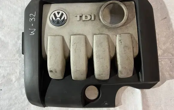 Volkswagen Touran I Engine cover (trim) 03G103925AJ 03G103925AN
