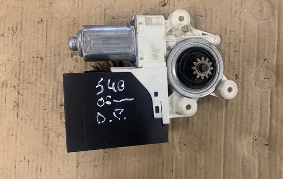 Volvo S40 Front door window regulator motor 30737681 994582108 5WK11433K