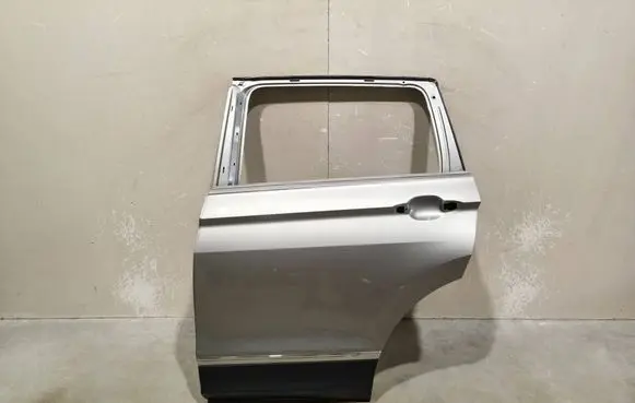 Volkswagen Tiguan Rear door 
