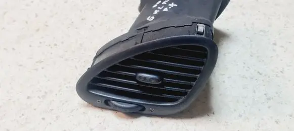 Ford Galaxy Dashboard side air vent grill/cover trim 7M1819703E 95VWA018B09AFW
