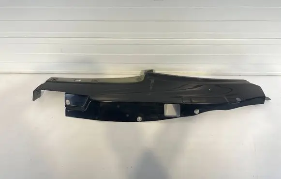 Porsche Macan (95B) Fender end trim 95B821103B
