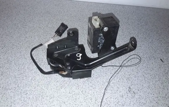BMW 5 E39 Tailgate window lock/catch/latch 8238469 8384069