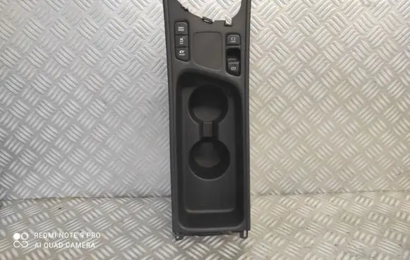 Toyota Yaris Center console 0D350