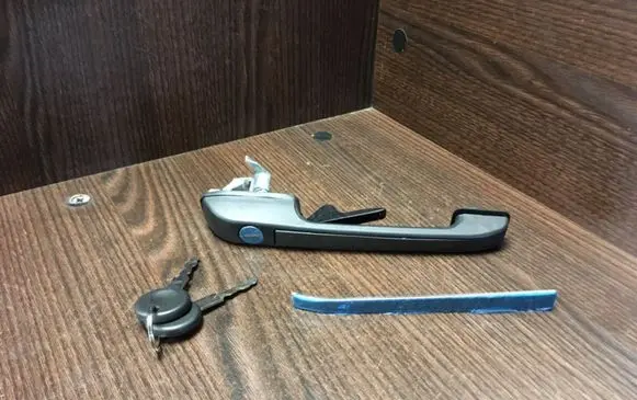Volkswagen Golf III Front door exterior handle 191837205A