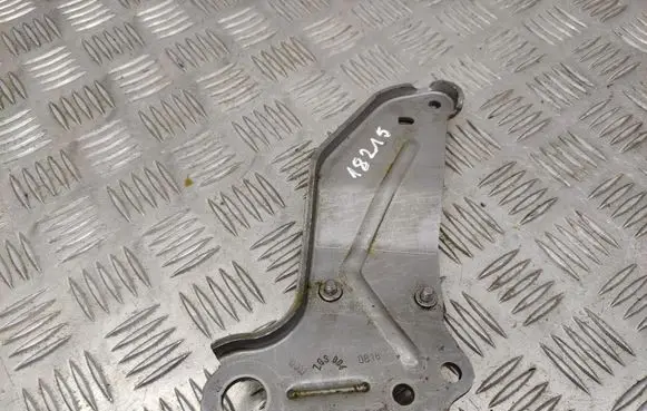 Mercedes-Benz B W246 W242 Engine mounting bracket A2702200141