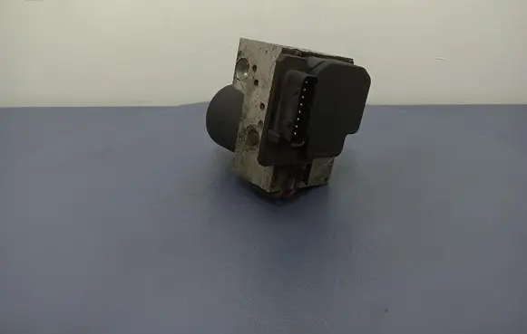 Audi A4 S4 B5 8D ABS Pump 8E0614111T