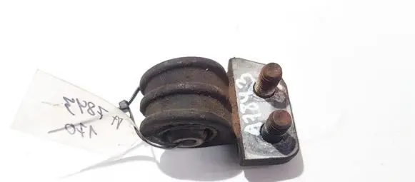 Volvo S60 Engine mount bracket