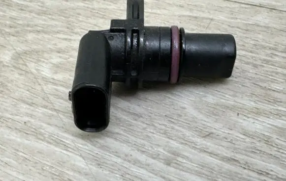 Audi A8 S8 D4 4H Camshaft speed sensor 04C907601