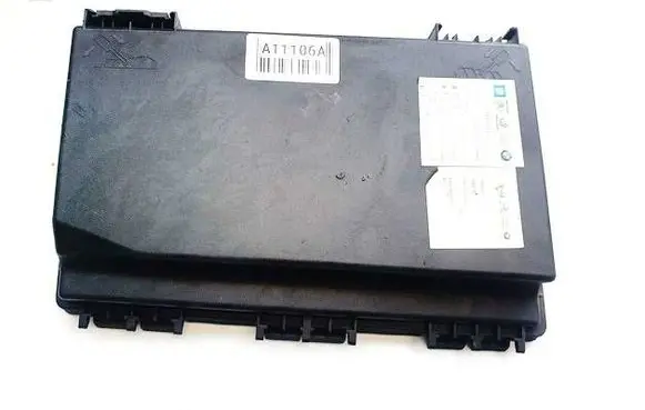 Opel Zafira B Fuse box cover 13125865 015349241