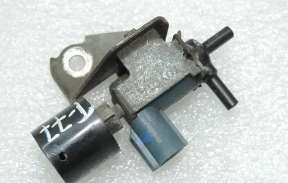 Toyota Avensis T270 Valve vacuum 9091012281