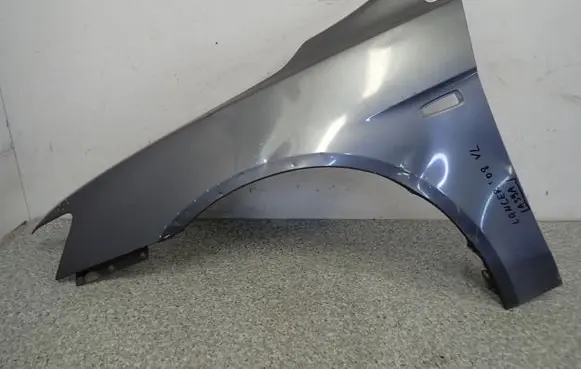 Mitsubishi Lancer VIII Fender