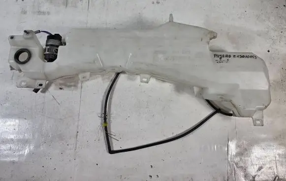 Mitsubishi Pajero Windshield washer fluid reservoir/tank HLC37055