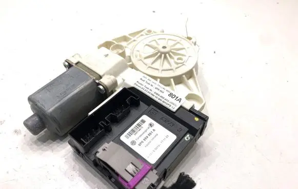 Audi A3 S3 8P Front door window regulator motor 8P0959801A