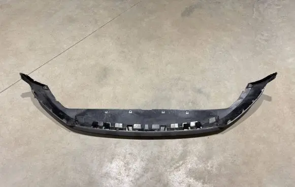 Volvo XC40 Front bumper lip 32136097