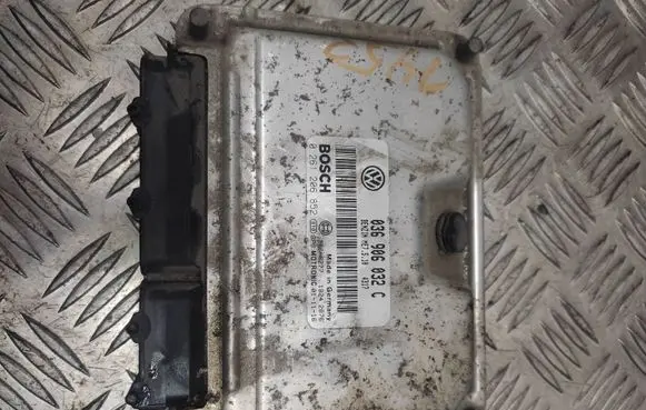 Volkswagen New Beetle Engine control unit/module 036906032C 0261206852