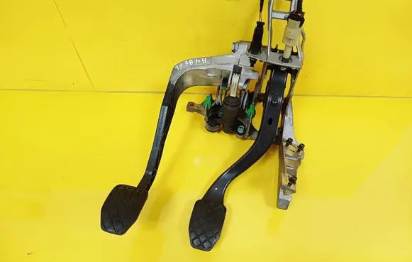 Audi A4 S4 B5 8D Pedal assembly 8D1721117K 8D1721316G