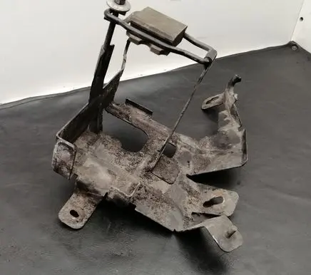 Mercedes-Benz E W211 Battery bracket A2115454940 A2115454840