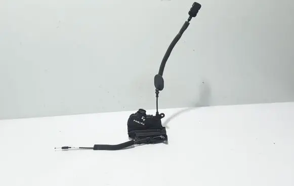 Renault Twingo III Rear door lock 825022177R
